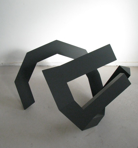 Raumkörper 11 a.3St./9 | 2011 | Holz, Acryl, Dispersion | 51 x 77 x 64 cm