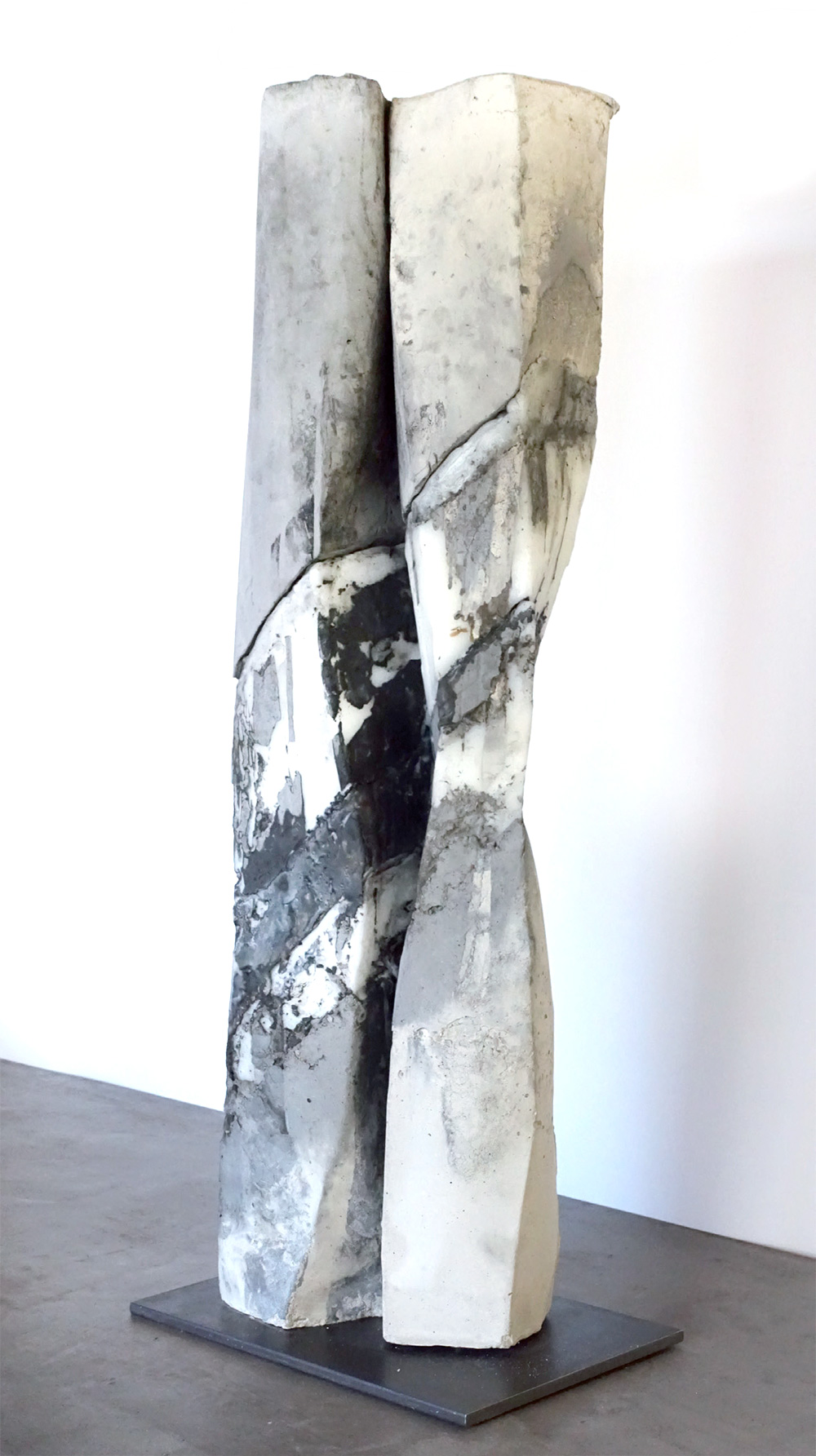 Stelen Paar | 2015 | Wachs, Beton, Stahl | 71 x 20 x 30 cm